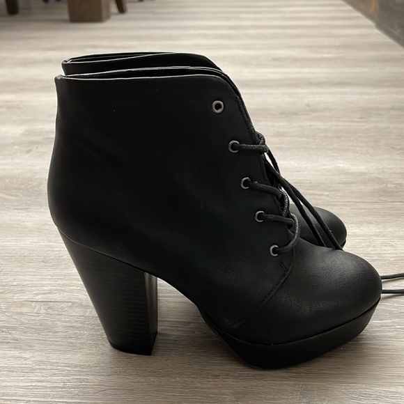 Black ankle boots. Candie’s size 7 1/2. - Picture 1 of 9